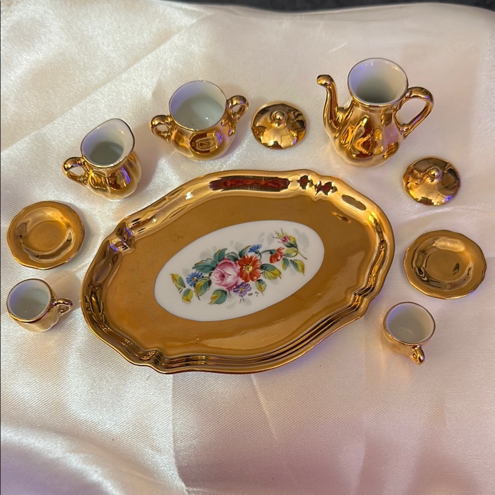 Limoges Porcelain Gold 10 Tea Set with Matching Tray - Picture 2 of 3